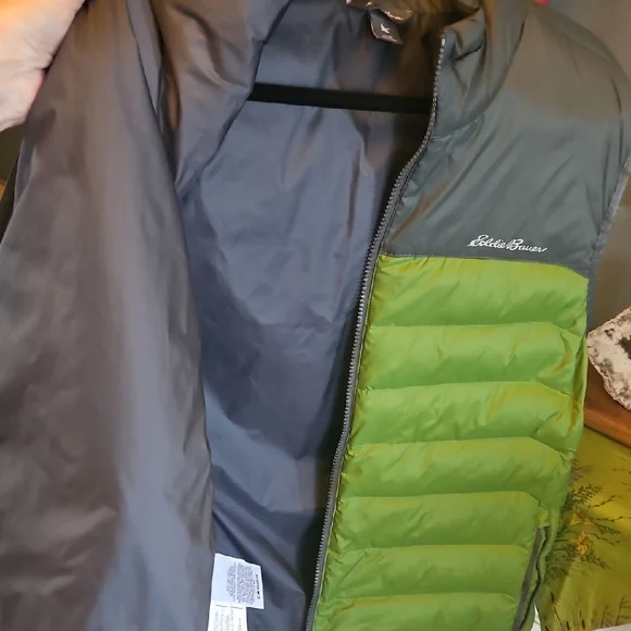 Eddie Bauer Green and Gray Quilted Puffer Vest - Picture 7 of 8